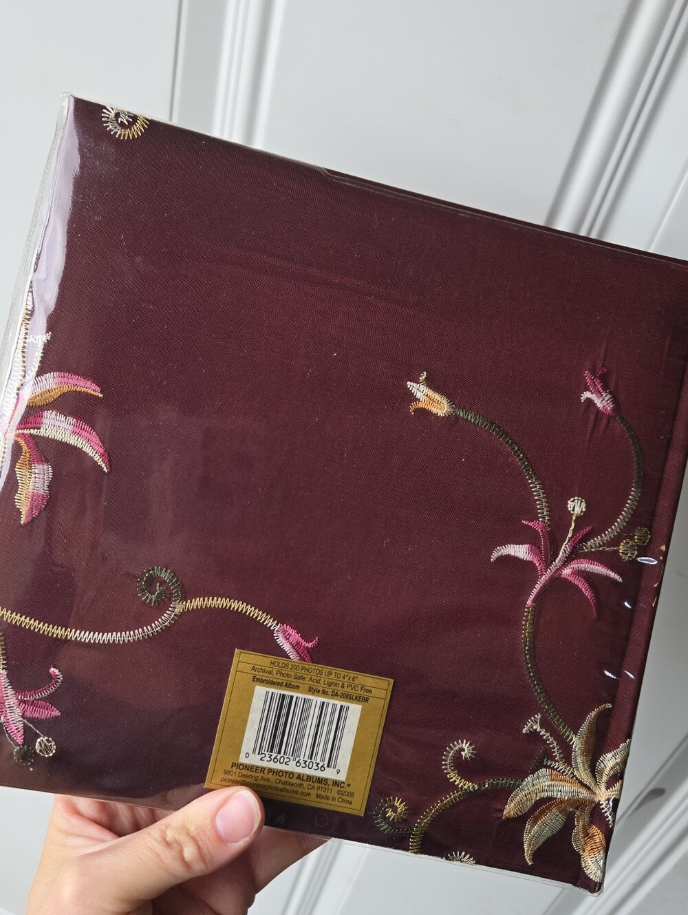 Embroidered Floral Y2K Red Fabric 4x6 Photo Album - Picture 5 of 5